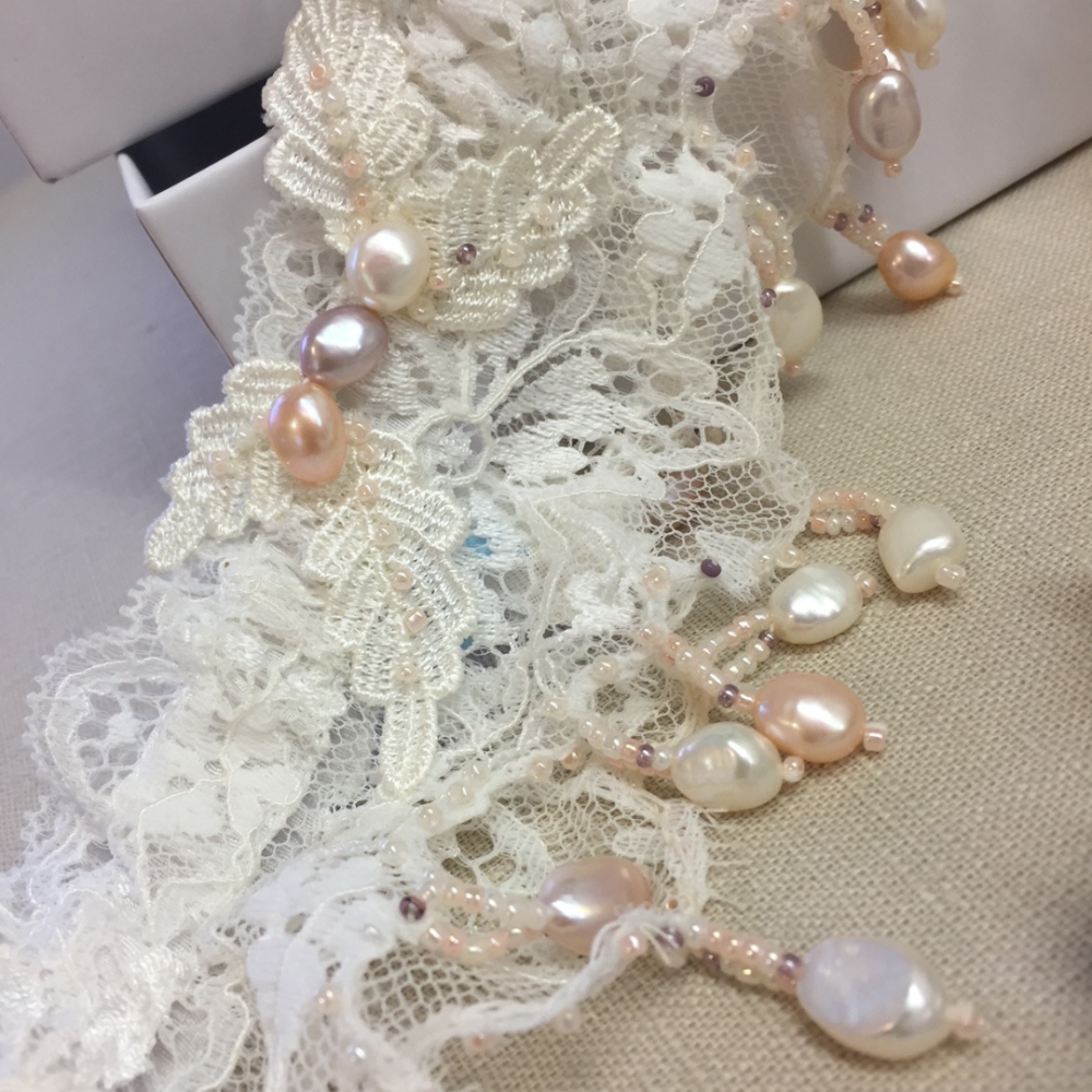 Personalised pearl wedding garter - with freshwater pearls - lilac, blush and ivory